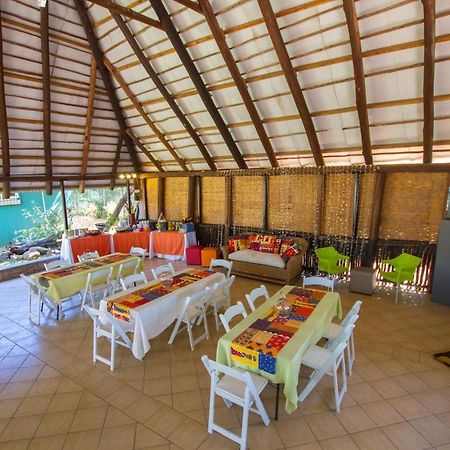 Flatdog Lodge Victoria Falls Esterno foto
