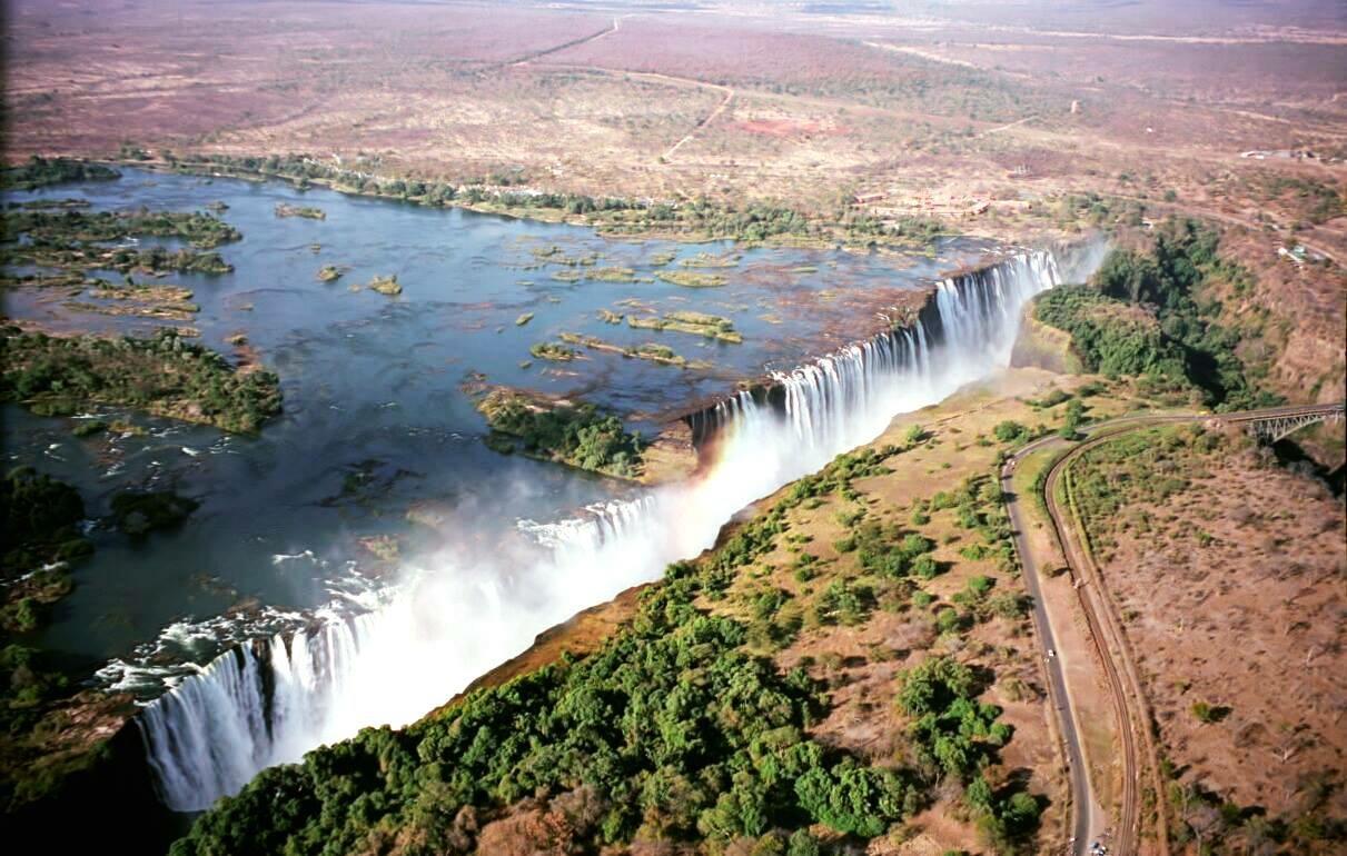 Flatdog Lodge Victoria Falls Esterno foto