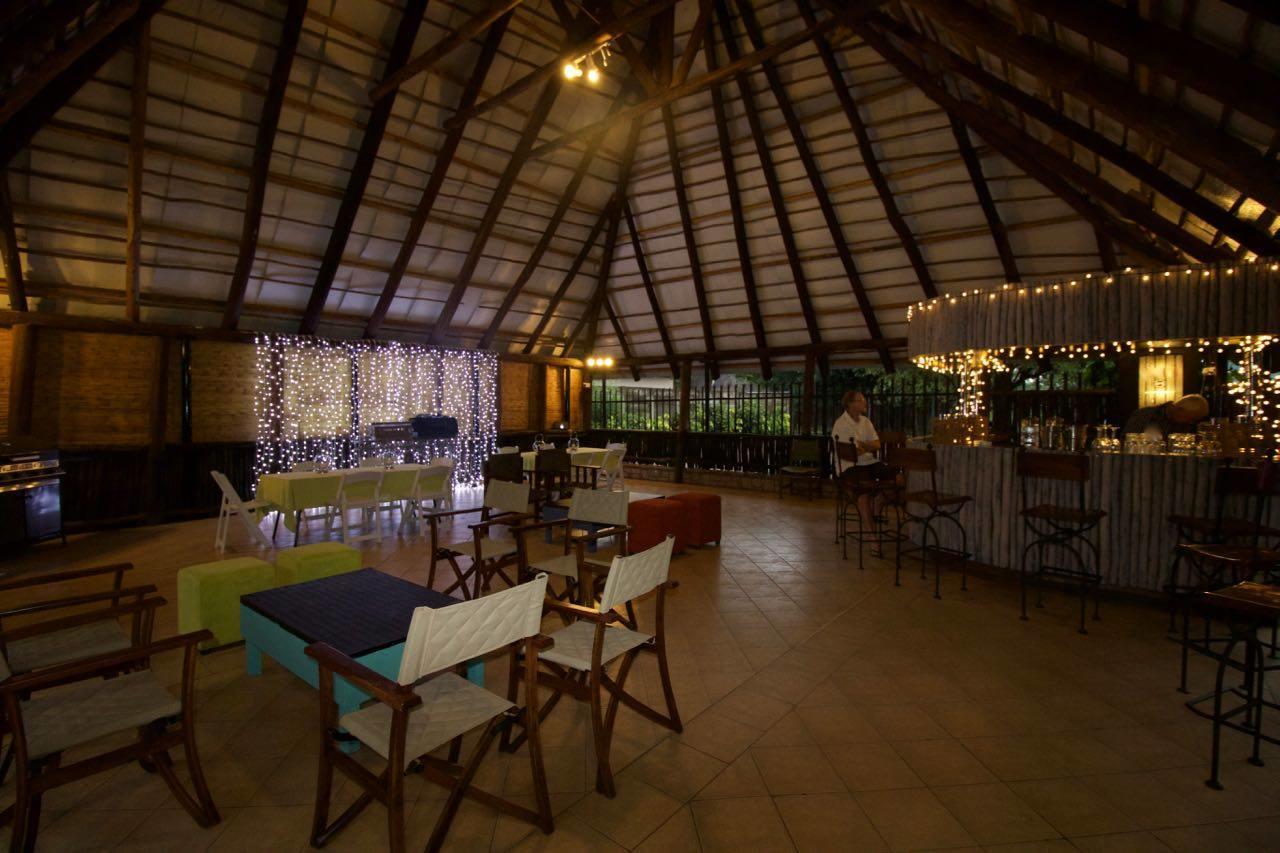 Flatdog Lodge Victoria Falls Esterno foto