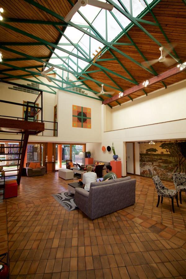 Flatdog Lodge Victoria Falls Esterno foto