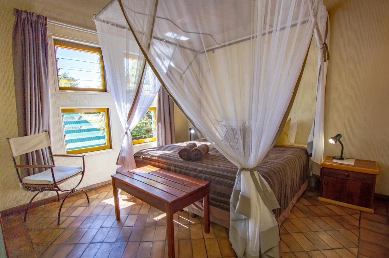 Flatdog Lodge Victoria Falls Esterno foto