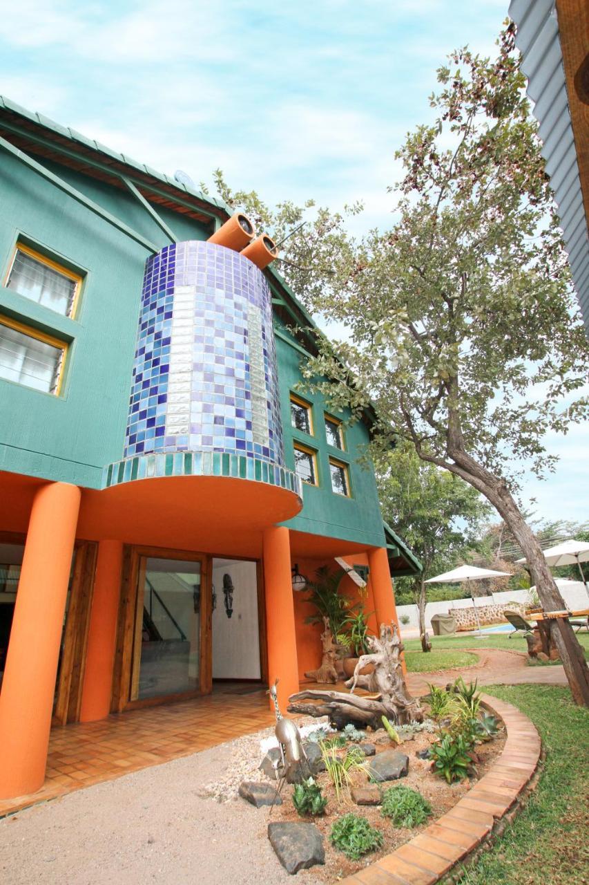 Flatdog Lodge Victoria Falls Esterno foto
